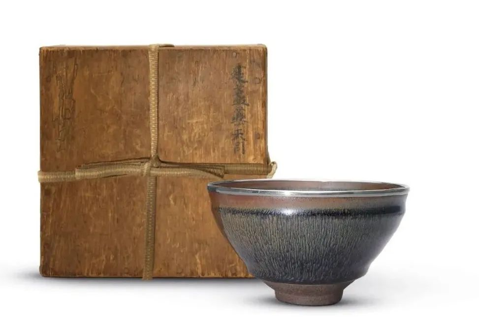 建盏为茶而生，粗旷内敛