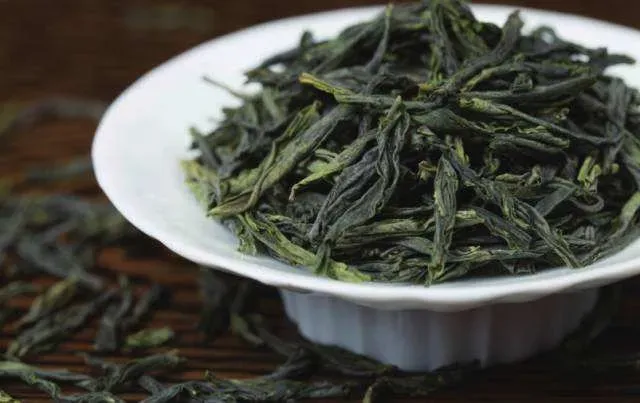 红楼梦提到的六安茶，到底是不是瓜片？这款 "无芽无梗" 的绿茶藏着大秘密