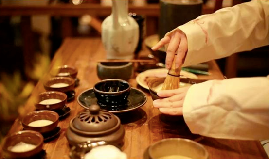 学会区分茶汤的“饱满度”与“浓淡度”