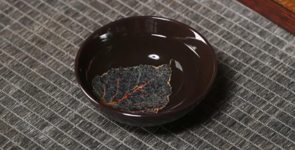 如何快速分辨木叶盏真假？出现这3个特征，基本可以确定是假的